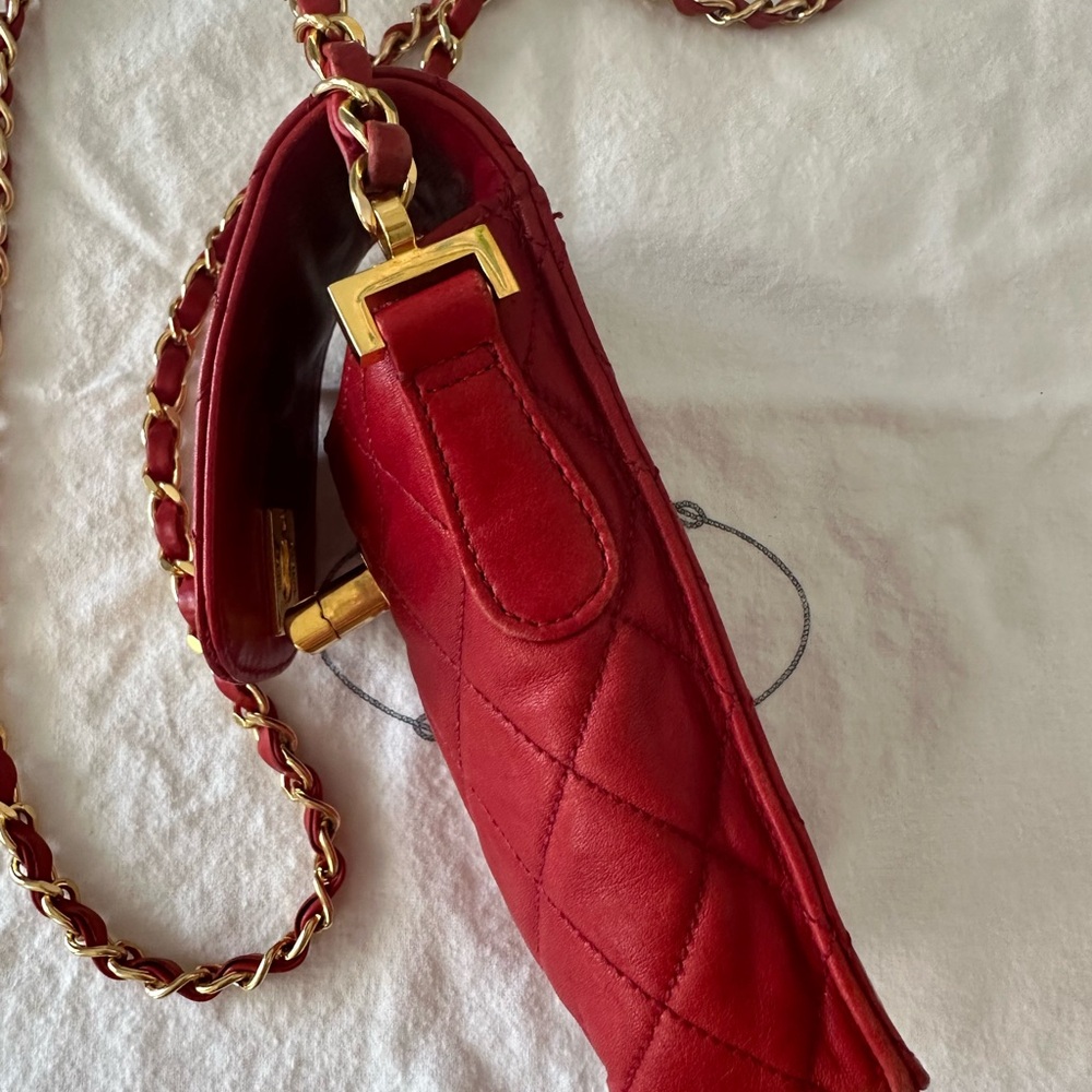CHANEL Scarlet Quilted Wristlet - Picture 4 of 16